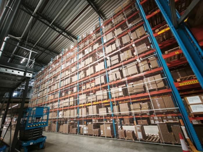 Gaasachterwand voor palletstelling
