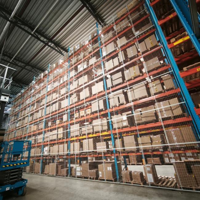 Gaasachterwand voor palletstelling